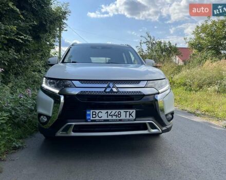 Белый Мицубиси Аутлендер, объемом двигателя 2.36 л и пробегом 160 тыс. км за 17400 $, фото 6 на Automoto.ua