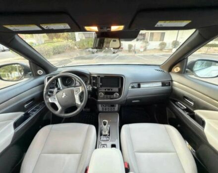 Білий Міцубісі Аутлендер, об'ємом двигуна 2 л та пробігом 34 тис. км за 17000 $, фото 6 на Automoto.ua