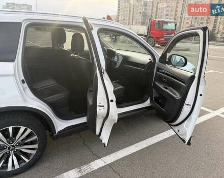 Білий Міцубісі Аутлендер, об'ємом двигуна 2.36 л та пробігом 168 тис. км за 19500 $, фото 13 на Automoto.ua