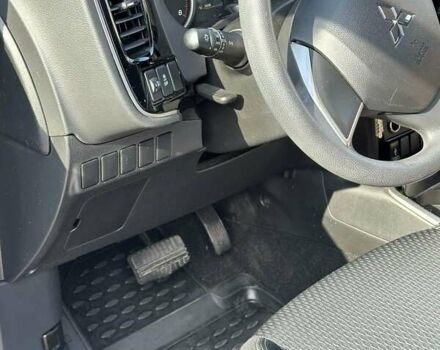 Белый Мицубиси Аутлендер, объемом двигателя 2 л и пробегом 19 тыс. км за 18500 $, фото 16 на Automoto.ua