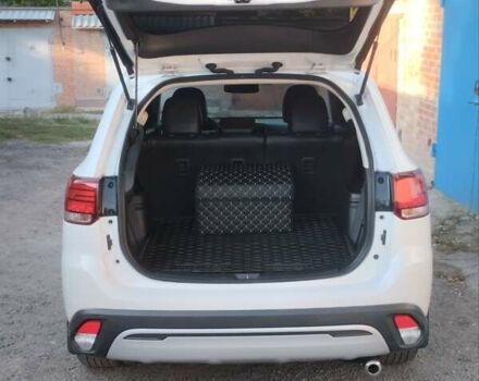 Белый Мицубиси Аутлендер, объемом двигателя 2.36 л и пробегом 98 тыс. км за 20500 $, фото 9 на Automoto.ua