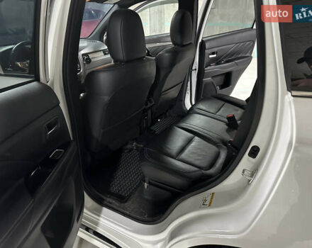 Белый Мицубиси Аутлендер, объемом двигателя 2 л и пробегом 70 тыс. км за 24300 $, фото 43 на Automoto.ua