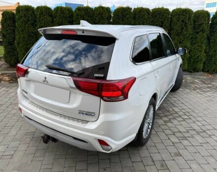 Білий Міцубісі Аутлендер, об'ємом двигуна 2 л та пробігом 31 тис. км за 13000 $, фото 2 на Automoto.ua