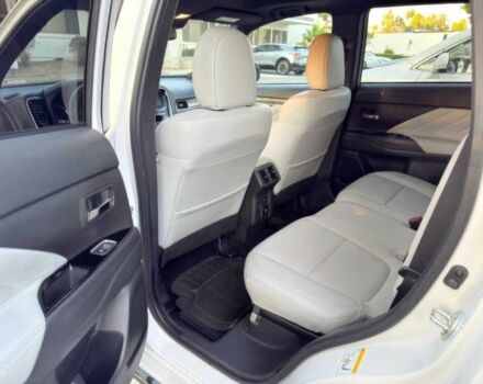 Белый Мицубиси Аутлендер, объемом двигателя 2.5 л и пробегом 49 тыс. км за 5000 $, фото 10 на Automoto.ua