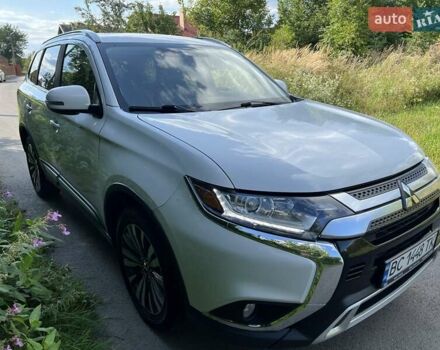 Белый Мицубиси Аутлендер, объемом двигателя 2.36 л и пробегом 160 тыс. км за 17400 $, фото 2 на Automoto.ua