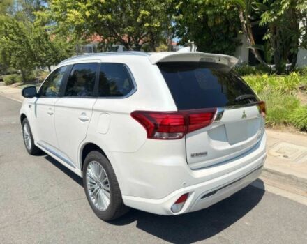 Белый Мицубиси Аутлендер, объемом двигателя 2 л и пробегом 34 тыс. км за 9100 $, фото 4 на Automoto.ua