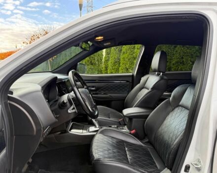 Білий Міцубісі Аутлендер, об'ємом двигуна 2 л та пробігом 31 тис. км за 13000 $, фото 7 на Automoto.ua