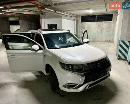 Белый Мицубиси Аутлендер, объемом двигателя 2 л и пробегом 70 тыс. км за 24300 $, фото 25 на Automoto.ua