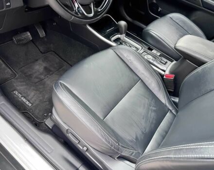 Белый Мицубиси Аутлендер, объемом двигателя 3 л и пробегом 46 тыс. км за 10900 $, фото 10 на Automoto.ua