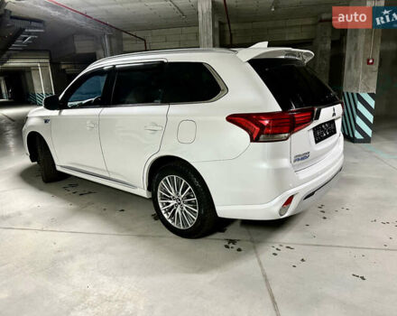 Белый Мицубиси Аутлендер, объемом двигателя 2 л и пробегом 70 тыс. км за 24300 $, фото 34 на Automoto.ua