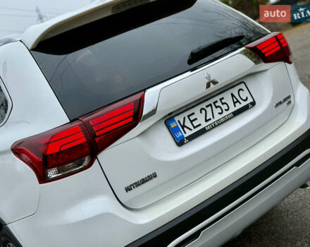 Білий Міцубісі Аутлендер, об'ємом двигуна 2.4 л та пробігом 190 тис. км за 14500 $, фото 13 на Automoto.ua