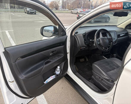 Білий Міцубісі Аутлендер, об'ємом двигуна 2.36 л та пробігом 168 тис. км за 19500 $, фото 8 на Automoto.ua