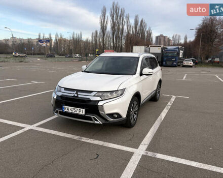 Білий Міцубісі Аутлендер, об'ємом двигуна 2.36 л та пробігом 168 тис. км за 19500 $, фото 2 на Automoto.ua