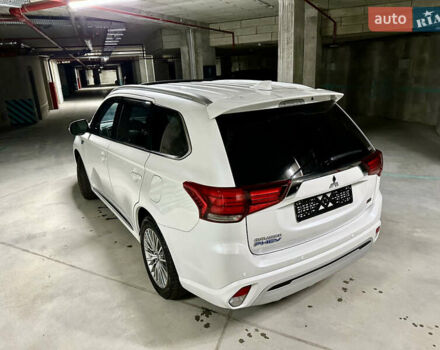 Белый Мицубиси Аутлендер, объемом двигателя 2 л и пробегом 70 тыс. км за 24300 $, фото 32 на Automoto.ua