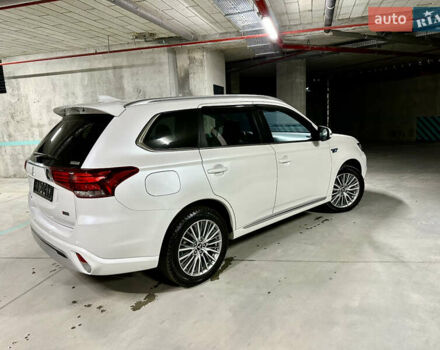 Белый Мицубиси Аутлендер, объемом двигателя 2 л и пробегом 70 тыс. км за 24300 $, фото 28 на Automoto.ua