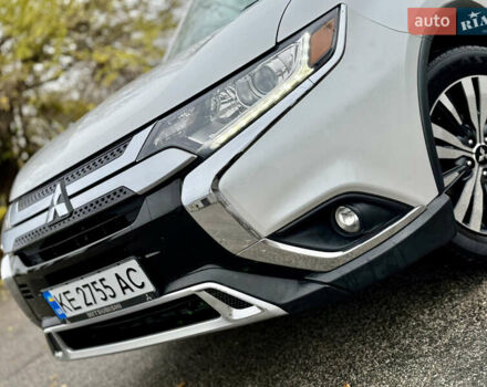 Білий Міцубісі Аутлендер, об'ємом двигуна 2.4 л та пробігом 190 тис. км за 14500 $, фото 5 на Automoto.ua