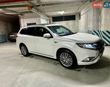 Белый Мицубиси Аутлендер, объемом двигателя 2 л и пробегом 70 тыс. км за 24300 $, фото 9 на Automoto.ua