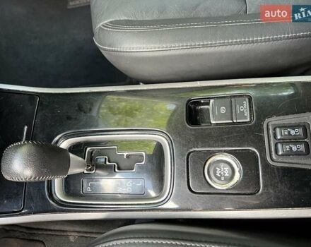 Белый Мицубиси Аутлендер, объемом двигателя 2.36 л и пробегом 160 тыс. км за 17400 $, фото 16 на Automoto.ua