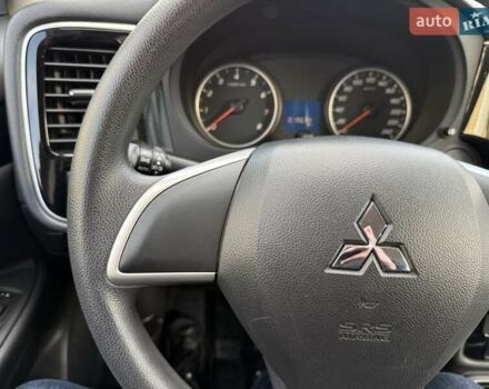 Білий Міцубісі Аутлендер, об'ємом двигуна 2 л та пробігом 19 тис. км за 17700 $, фото 32 на Automoto.ua