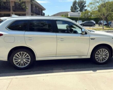 Білий Міцубісі Аутлендер, об'ємом двигуна 2 л та пробігом 34 тис. км за 17000 $, фото 2 на Automoto.ua