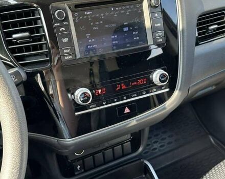 Белый Мицубиси Аутлендер, объемом двигателя 2 л и пробегом 19 тыс. км за 18500 $, фото 27 на Automoto.ua