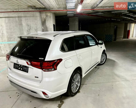 Белый Мицубиси Аутлендер, объемом двигателя 2 л и пробегом 70 тыс. км за 24300 $, фото 29 на Automoto.ua