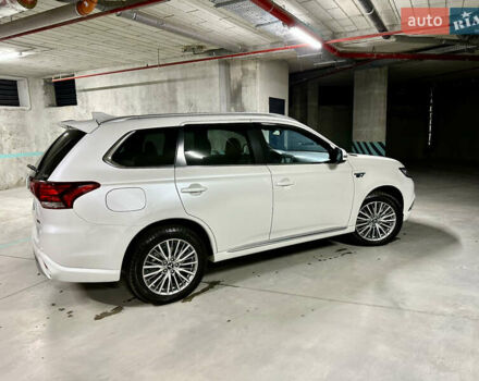 Белый Мицубиси Аутлендер, объемом двигателя 2 л и пробегом 70 тыс. км за 24300 $, фото 27 на Automoto.ua