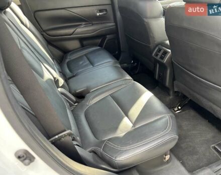 Белый Мицубиси Аутлендер, объемом двигателя 2.36 л и пробегом 160 тыс. км за 17400 $, фото 21 на Automoto.ua