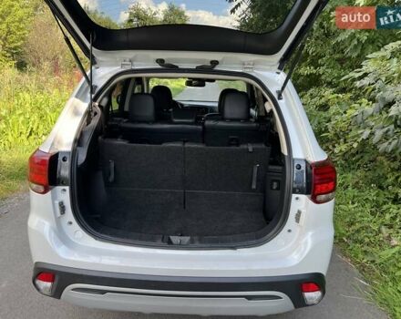 Белый Мицубиси Аутлендер, объемом двигателя 2.36 л и пробегом 160 тыс. км за 17400 $, фото 10 на Automoto.ua