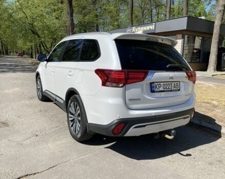 Білий Міцубісі Аутлендер, об'ємом двигуна 2.4 л та пробігом 147 тис. км за 21000 $, фото 2 на Automoto.ua