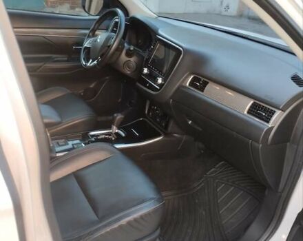 Белый Мицубиси Аутлендер, объемом двигателя 2.36 л и пробегом 98 тыс. км за 20500 $, фото 19 на Automoto.ua