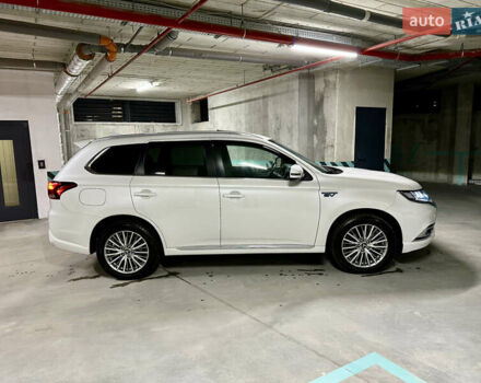 Белый Мицубиси Аутлендер, объемом двигателя 2 л и пробегом 70 тыс. км за 24300 $, фото 24 на Automoto.ua