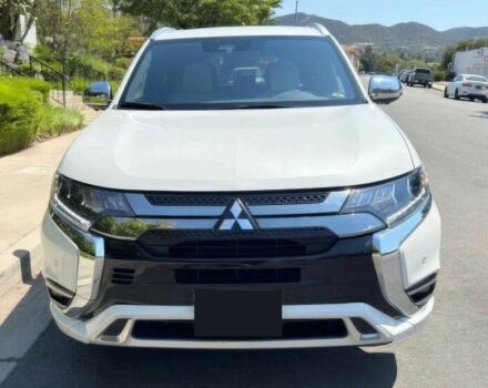 Білий Міцубісі Аутлендер, об'ємом двигуна 2 л та пробігом 34 тис. км за 17000 $, фото 1 на Automoto.ua