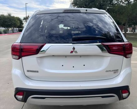 Белый Мицубиси Аутлендер, объемом двигателя 3 л и пробегом 39 тыс. км за 6700 $, фото 5 на Automoto.ua