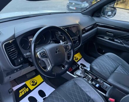 Белый Мицубиси Аутлендер, объемом двигателя 2.4 л и пробегом 53 тыс. км за 32900 $, фото 7 на Automoto.ua