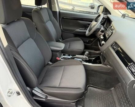 Білий Міцубісі Аутлендер, об'ємом двигуна 2 л та пробігом 19 тис. км за 17700 $, фото 19 на Automoto.ua