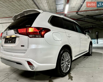 Белый Мицубиси Аутлендер, объемом двигателя 2 л и пробегом 70 тыс. км за 24300 $, фото 20 на Automoto.ua