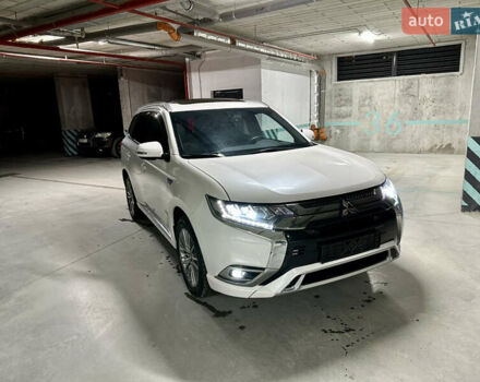 Белый Мицубиси Аутлендер, объемом двигателя 2 л и пробегом 70 тыс. км за 24300 $, фото 7 на Automoto.ua