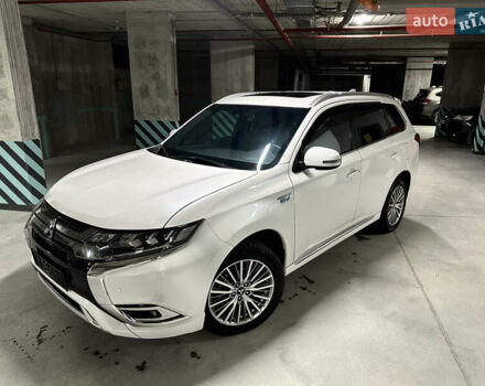 Белый Мицубиси Аутлендер, объемом двигателя 2 л и пробегом 70 тыс. км за 24300 $, фото 13 на Automoto.ua