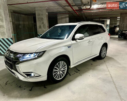 Белый Мицубиси Аутлендер, объемом двигателя 2 л и пробегом 70 тыс. км за 24300 $, фото 10 на Automoto.ua