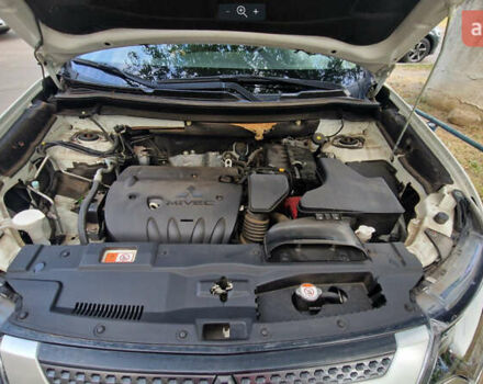 Белый Мицубиси Аутлендер, объемом двигателя 2 л и пробегом 19 тыс. км за 18500 $, фото 10 на Automoto.ua