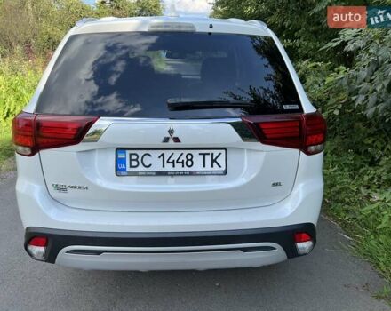 Белый Мицубиси Аутлендер, объемом двигателя 2.36 л и пробегом 160 тыс. км за 17400 $, фото 9 на Automoto.ua