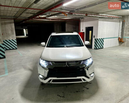 Белый Мицубиси Аутлендер, объемом двигателя 2 л и пробегом 70 тыс. км за 24300 $, фото 6 на Automoto.ua