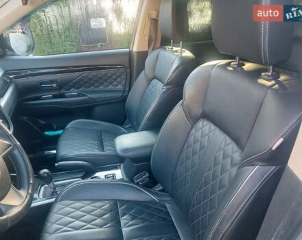 Белый Мицубиси Аутлендер, объемом двигателя 2 л и пробегом 108 тыс. км за 19000 $, фото 9 на Automoto.ua