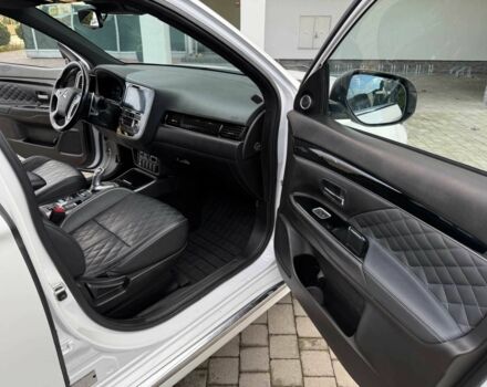 Білий Міцубісі Аутлендер, об'ємом двигуна 2 л та пробігом 31 тис. км за 13000 $, фото 8 на Automoto.ua