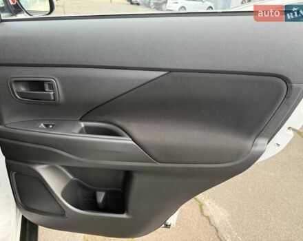 Білий Міцубісі Аутлендер, об'ємом двигуна 2 л та пробігом 19 тис. км за 17700 $, фото 15 на Automoto.ua