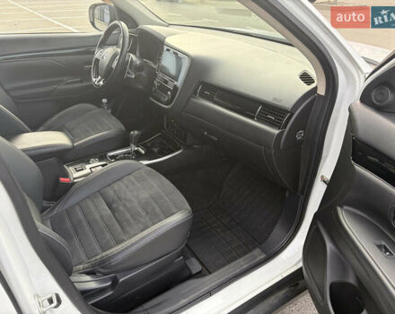 Білий Міцубісі Аутлендер, об'ємом двигуна 2.36 л та пробігом 168 тис. км за 19500 $, фото 14 на Automoto.ua