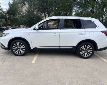 Белый Мицубиси Аутлендер, объемом двигателя 3 л и пробегом 46 тыс. км за 10900 $, фото 3 на Automoto.ua