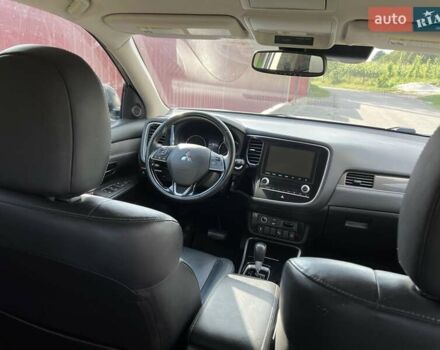 Белый Мицубиси Аутлендер, объемом двигателя 2.36 л и пробегом 160 тыс. км за 17400 $, фото 17 на Automoto.ua