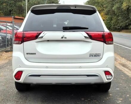 Белый Мицубиси Аутлендер, объемом двигателя 2.4 л и пробегом 42 тыс. км за 6000 $, фото 4 на Automoto.ua